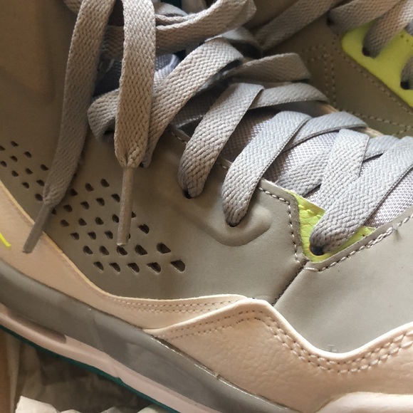 Jordan Flight - Picture 4 of 13